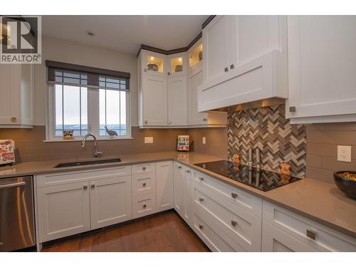 733 Hart Lane, Vernon, BC - Indoor Photo Showing Kitchen