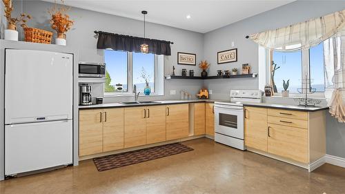 137 Eagle Point, Osoyoos, BC - Indoor Photo Showing Kitchen With Double Sink