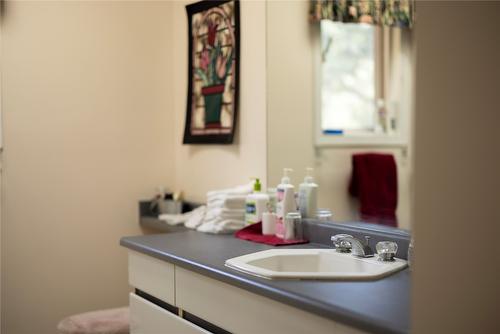 440 Grainger Road, Kelowna, BC - Indoor Photo Showing Bathroom