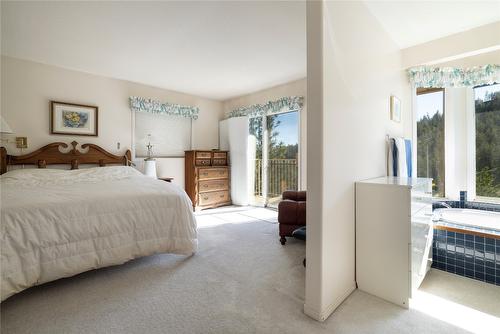 440 Grainger Road, Kelowna, BC - Indoor Photo Showing Bedroom