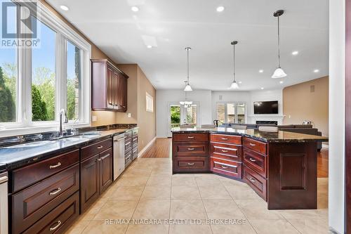 23 Goring Way, Niagara-On-The-Lake (St. Davids), ON - Indoor Photo Showing Kitchen With Upgraded Kitchen