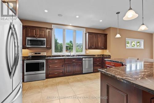 23 Goring Way, Niagara-On-The-Lake (St. Davids), ON - Indoor Photo Showing Kitchen