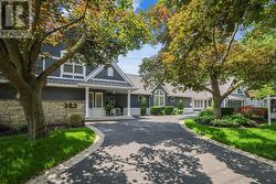 382 TRAFALGAR ROAD  Oakville, ON L6J 3H5