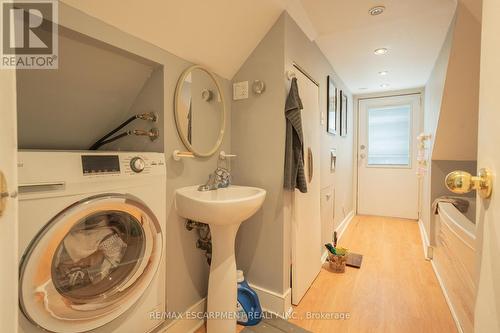 175 Burris Street, Hamilton, ON - Indoor Photo Showing Laundry Room
