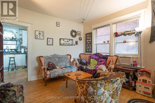 175 Burris Street, Hamilton, ON - Indoor Photo Showing Living Room