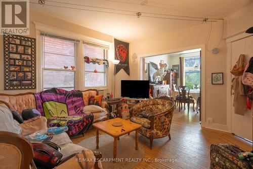 175 Burris Street, Hamilton, ON - Indoor Photo Showing Living Room