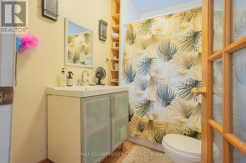 175 Burris Street, Hamilton, ON - Indoor Photo Showing Bathroom