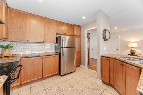 21 Seashell Place, Brampton, ON - Indoor Photo Showing Kitchen With Double Sink