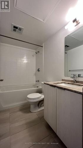 3204 - 11 Wellesley Street W, Toronto, ON - Indoor Photo Showing Bathroom