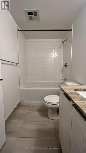 3204 - 11 Wellesley Street W, Toronto, ON - Indoor Photo Showing Bathroom