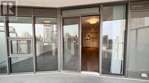 3204 - 11 Wellesley Street W, Toronto, ON -  With Balcony With Exterior