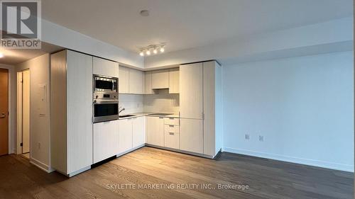 3204 - 11 Wellesley Street W, Toronto, ON - Indoor Photo Showing Kitchen