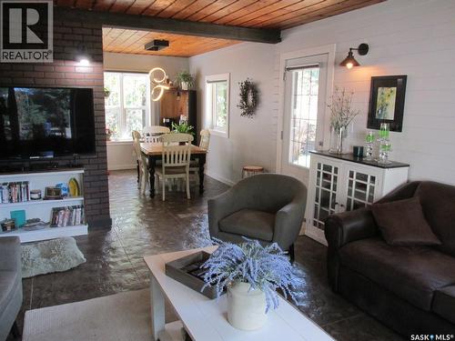 701 Pine Drive, Tobin Lake, SK - Indoor Photo Showing Living Room