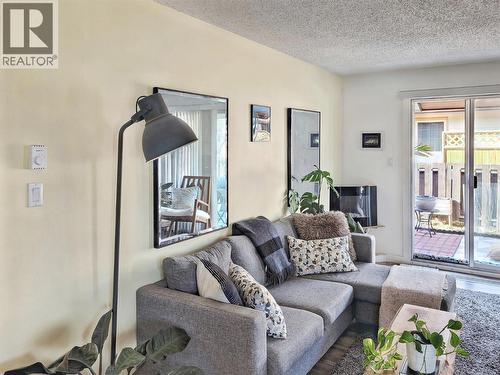 717 12Th Avenue Unit# 8, Invermere, BC - Indoor Photo Showing Living Room