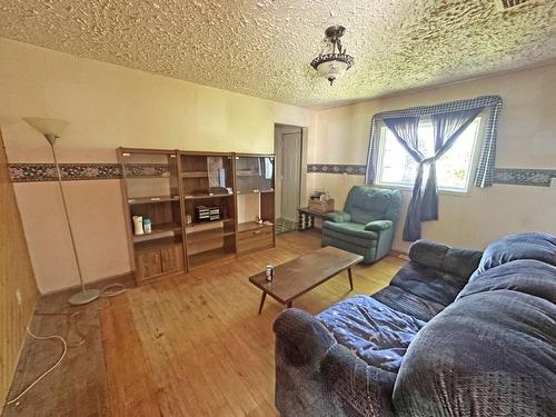 20 Rankin Street, Red Rock, ON - Indoor Photo Showing Living Room