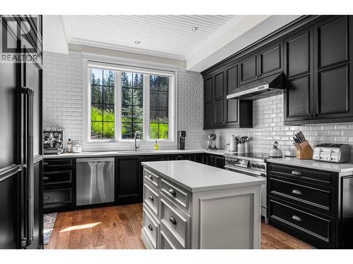 5411 Lookout Ridge Place, Sun Peaks, BC - Indoor Photo Showing Kitchen With Upgraded Kitchen