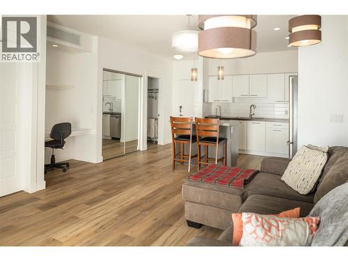 985 Academy Way Unit# 208, Kelowna, BC - Indoor Photo Showing Living Room