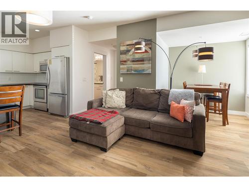 985 Academy Way Unit# 208, Kelowna, BC - Indoor Photo Showing Living Room