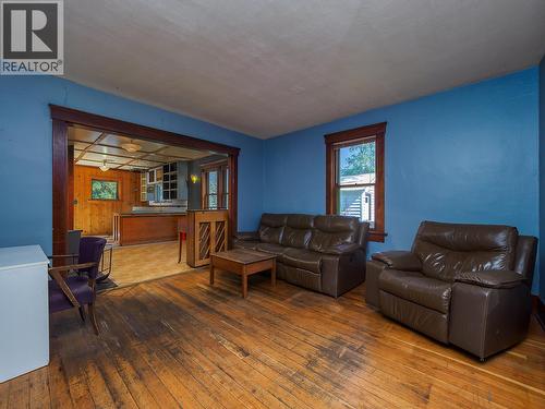 307 2Nd Avenue, Field, BC - Indoor Photo Showing Living Room