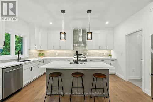 1030 Xavier Street, Gravenhurst (Morrison), ON - Indoor Photo Showing Kitchen With Double Sink With Upgraded Kitchen
