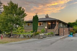 196 Homer Rd  Saanich, BC V8Z 1V6