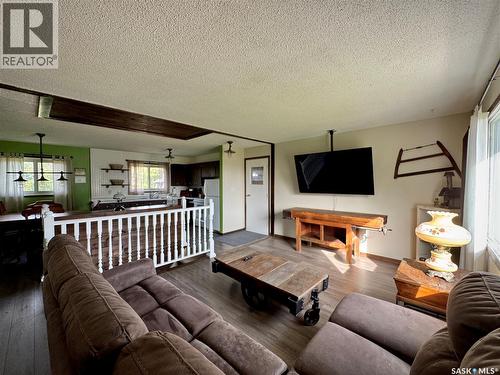 Prairie Crest Acres - Rm Of Cana, Cana Rm No. 214, SK - Indoor Photo Showing Living Room