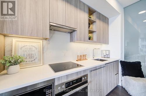 1507 - 27 Mcmahon Drive, Toronto, ON - Indoor Photo Showing Kitchen