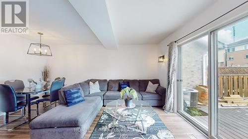 4 William Curtis Circle, Newmarket, ON - Indoor Photo Showing Living Room