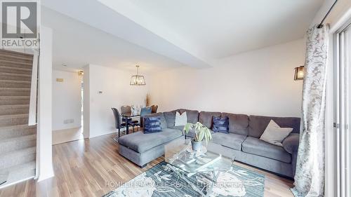 4 William Curtis Circle, Newmarket, ON - Indoor Photo Showing Living Room