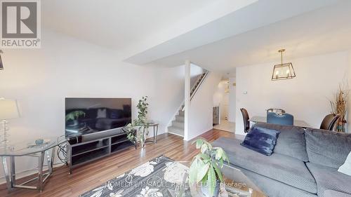 4 William Curtis Circle, Newmarket, ON - Indoor Photo Showing Living Room