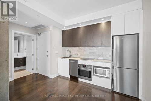1605 - 20 Daly Street, Ottawa, ON - Indoor Photo Showing Kitchen