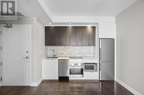 1605 - 20 Daly Street, Ottawa, ON - Indoor Photo Showing Kitchen