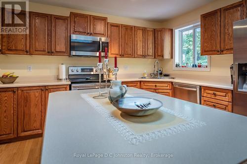27 Gremik Crescent, South Bruce Peninsula, ON - Indoor Photo Showing Kitchen With Double Sink