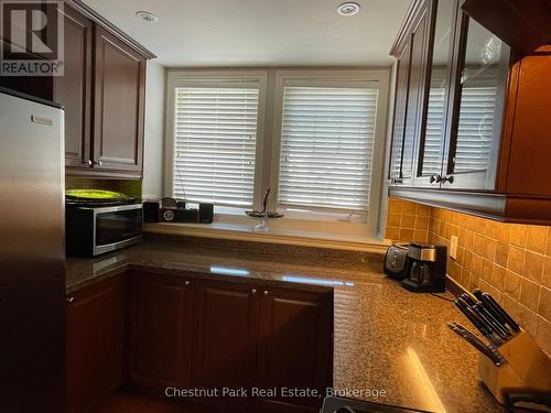 2 Cranberry Quay, Collingwood, ON - Indoor Photo Showing Kitchen