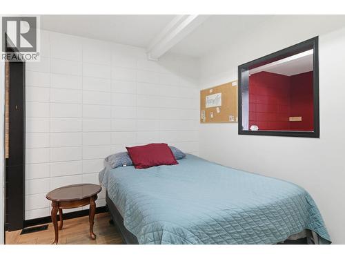 Upper back office area - 525 - 527 Lawrence Avenue, Kelowna, BC 