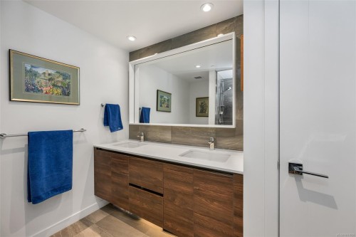 1108-363 Tyee Rd, Victoria, BC - Indoor Photo Showing Bathroom