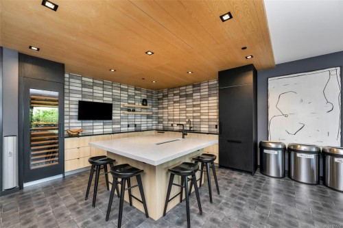 1108-363 Tyee Rd, Victoria, BC - Indoor Photo Showing Dining Room