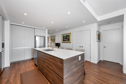 1108-363 Tyee Rd, Victoria, BC - Indoor Photo Showing Kitchen With Upgraded Kitchen