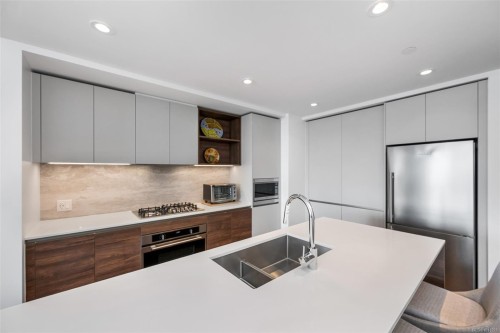 1108-363 Tyee Rd, Victoria, BC - Indoor Photo Showing Kitchen With Upgraded Kitchen