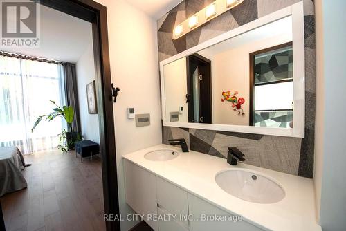 662 Byngmount Avenue, Mississauga, ON - Indoor Photo Showing Bathroom