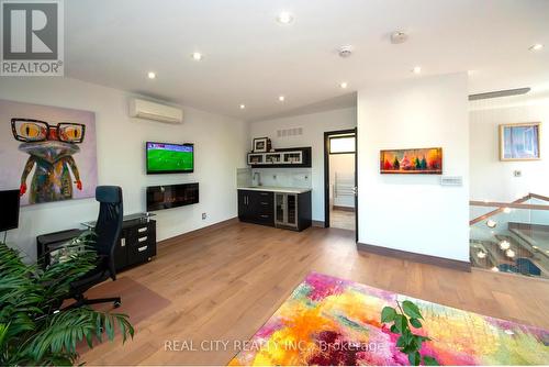 662 Byngmount Avenue, Mississauga, ON - Indoor Photo Showing Living Room