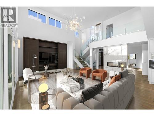 1049 Westpoint Drive, Kelowna, BC - Indoor Photo Showing Living Room