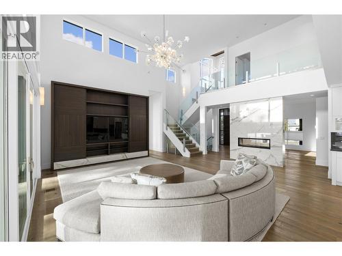 1049 Westpoint Drive, Kelowna, BC - Indoor Photo Showing Living Room