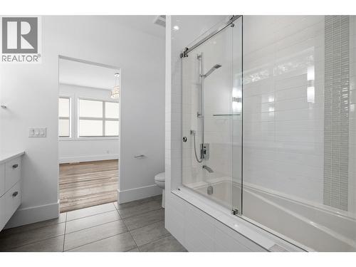 1049 Westpoint Drive, Kelowna, BC - Indoor Photo Showing Bathroom