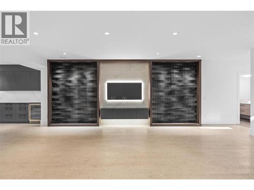 1049 Westpoint Drive, Kelowna, BC - Indoor