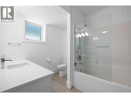 1049 Westpoint Drive, Kelowna, BC - Indoor Photo Showing Bathroom