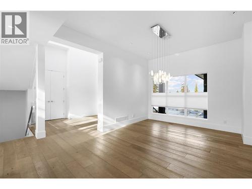 1049 Westpoint Drive, Kelowna, BC - Indoor