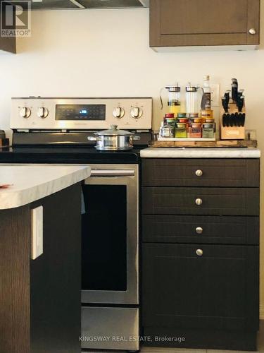 125 Thompson Road, Haldimand, ON - Indoor Photo Showing Kitchen
