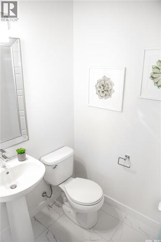 831 Nightingale Road, Saskatoon, SK - Indoor Photo Showing Bathroom