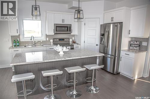 831 Nightingale Road, Saskatoon, SK - Indoor Photo Showing Kitchen With Upgraded Kitchen